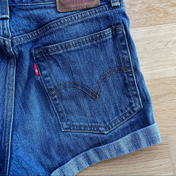 Levi's High Waisted Shorts Size 27 - Picture 9 of 12